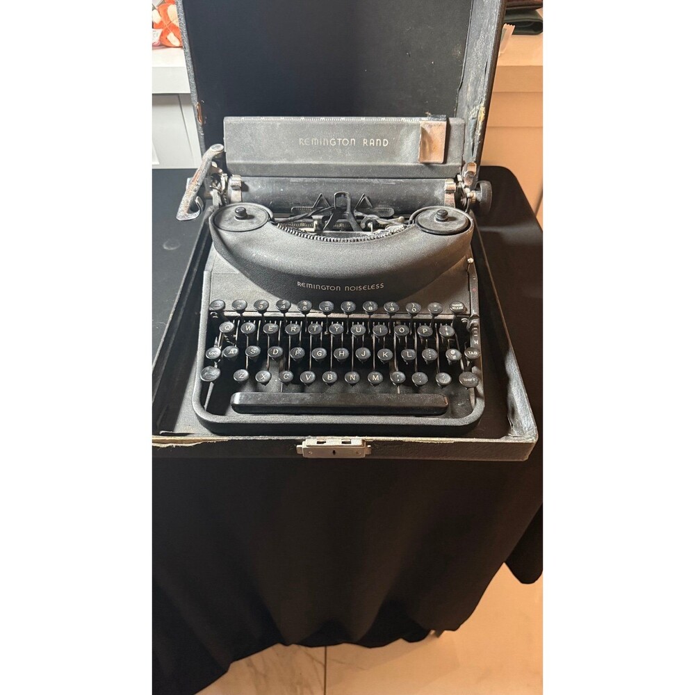 Remington Rand  Noiseless Typewriter  Model 7